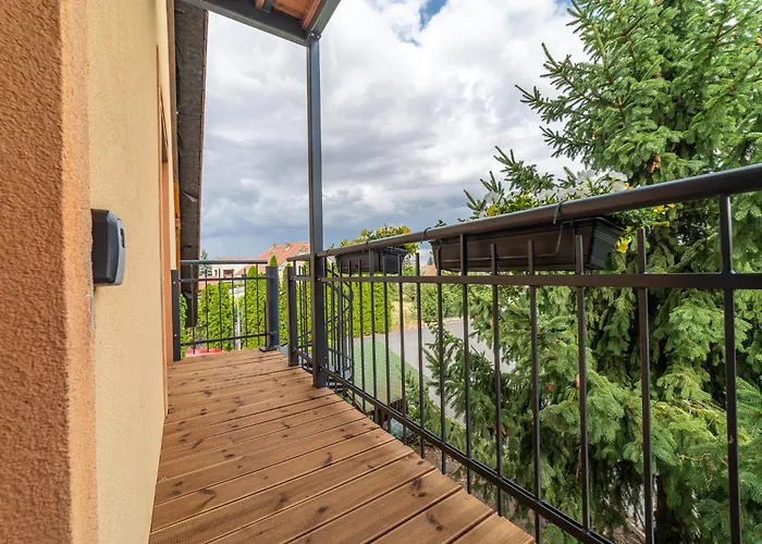 Bed & Breakfast Tinygreens *